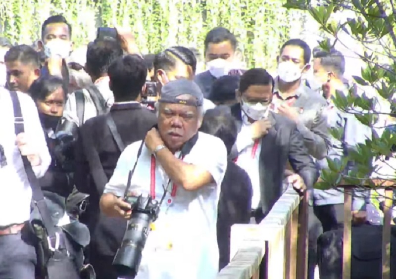Gaya Menteri PUPR Jadi Fotografer Dadakan Presiden Jokowi