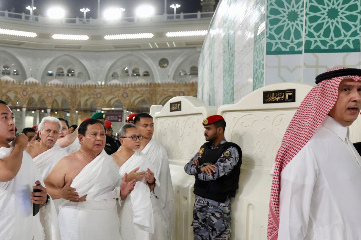 Di Sela Kunjungan ke Arab Saudi, Prabowo Laksanakan Umrah hingga