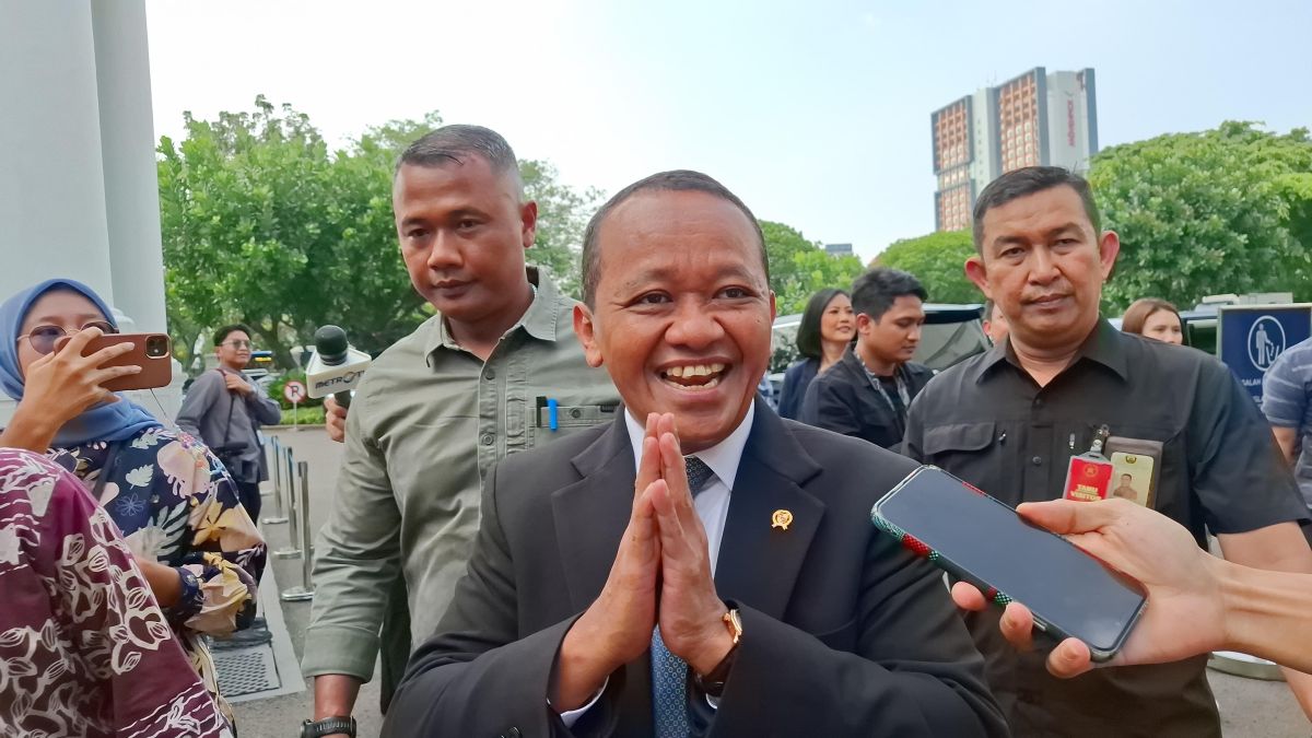 Shell PHK Karyawan Imbas Stok BBM Kosong, Bahlil: Kalau Kurang Beli ke Pertamina