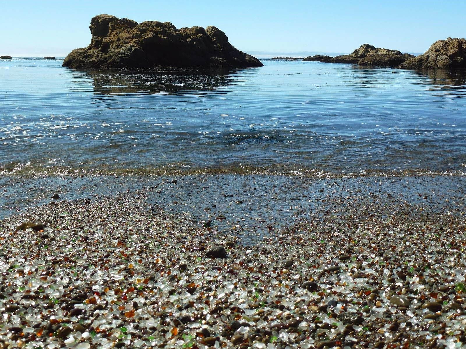 Pantai-Pantai Unik di Dunia