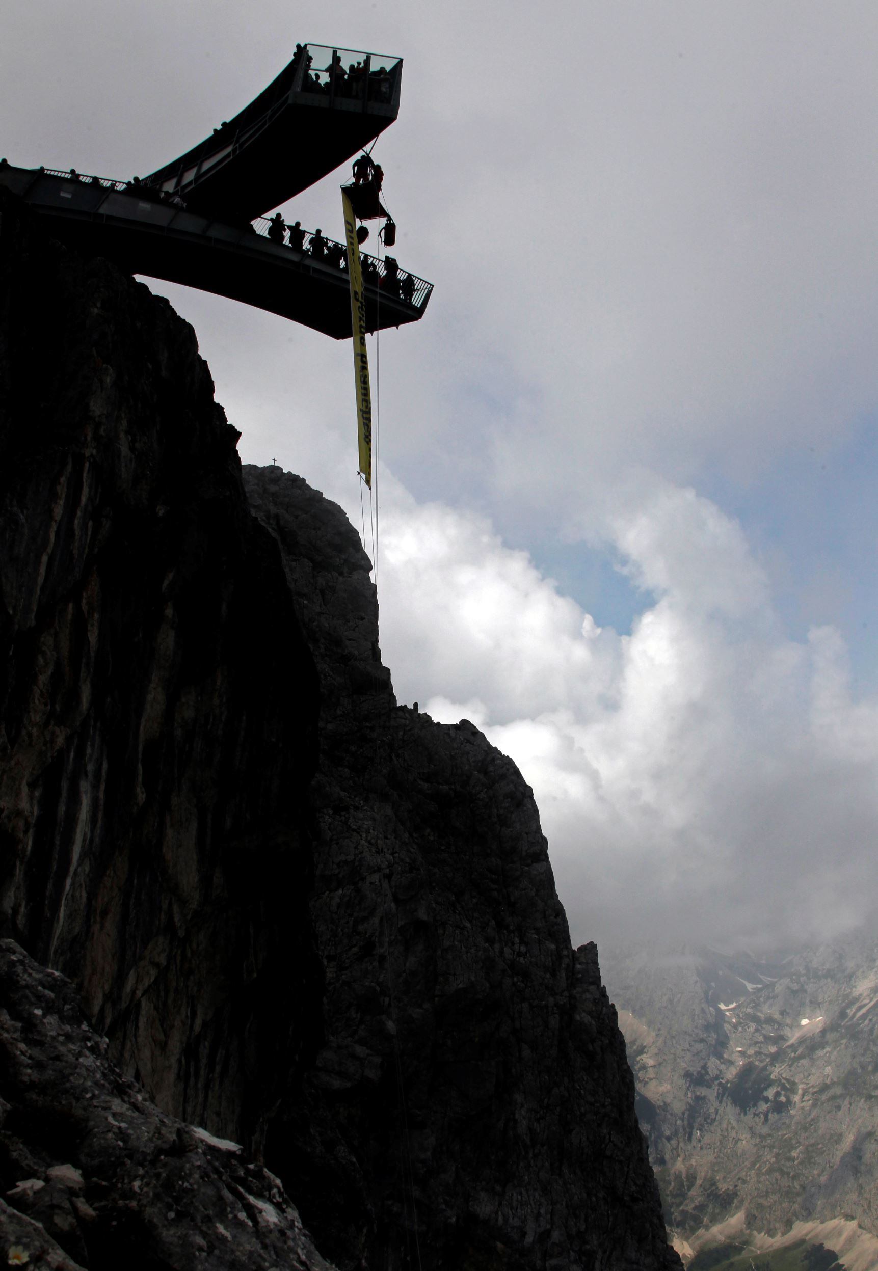 Skywalk Paling Keren di Dunia