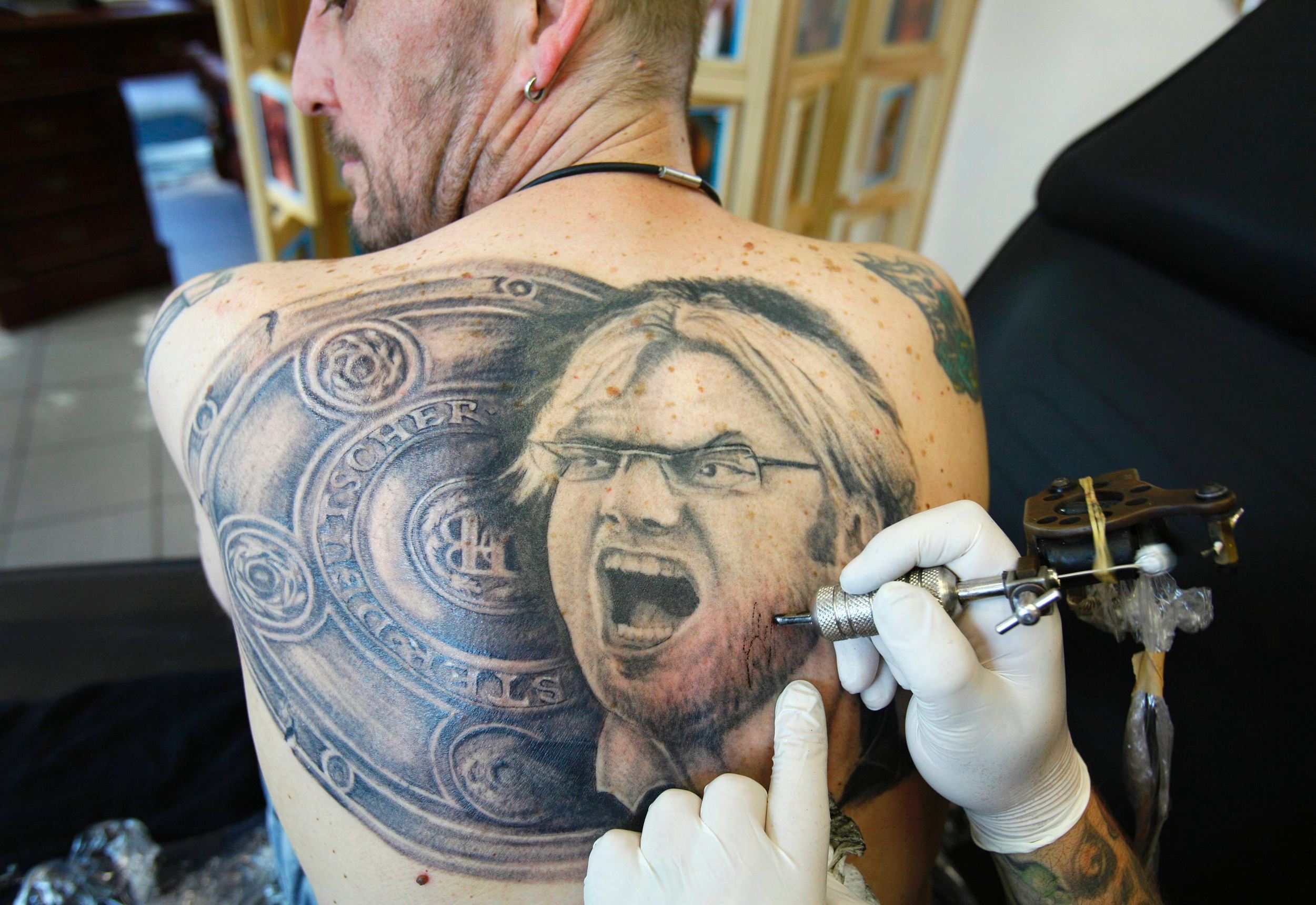 Tato Fantastik para Penggemar Fanatik, [AGAN PUNYA?]