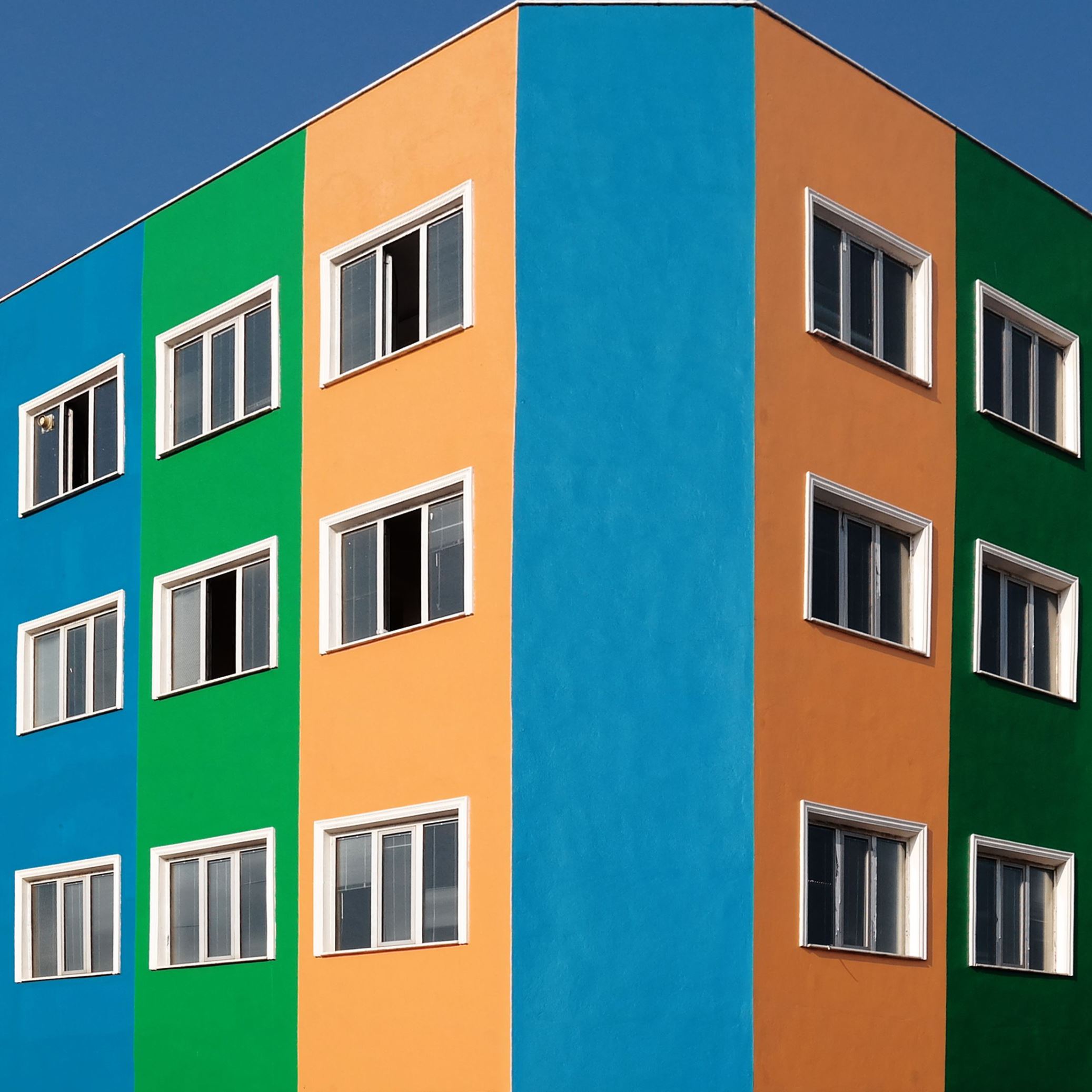 Menikmati Indahnya Gedung Warna-Warni di Kota Istanbul