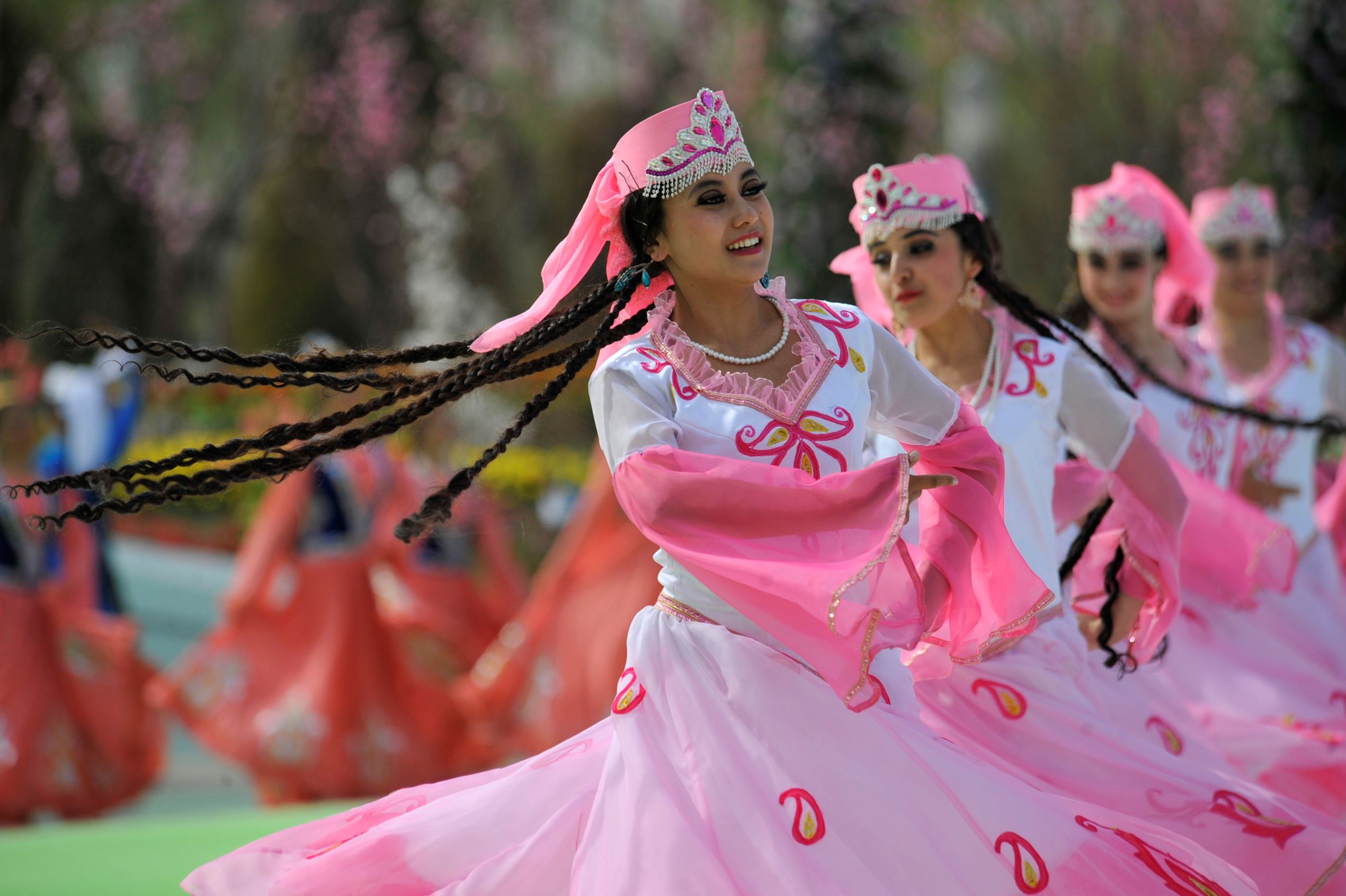 Perayaan Menyambut Datangnya Musim Semi di Berbagai Negara