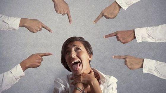 Indonesia Banget! Alasan Kenapa Makanan Sisa Satu Potong Tiap Makan Bareng Temen