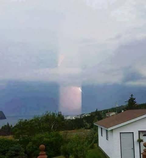 Cahaya Aneh di Langit Jakarta Ini, Bikin Geger Dunia !