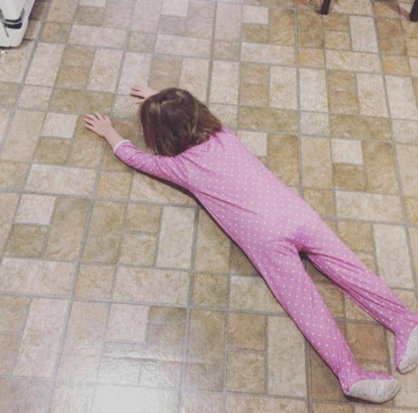 14 Foto Menggemaskan Ini Menunjukkan Betapa Sulitnya Jadi Anak-anak