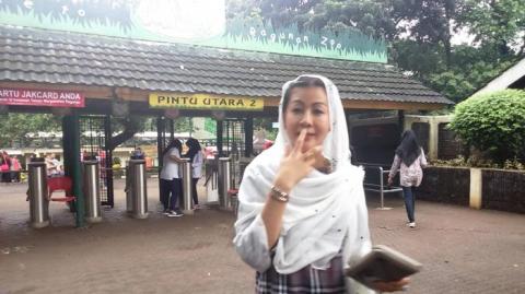 hasnaeni-wanita-emas-pas-ga-boleh-masuk-ragunan--suka-suka-gue-dong