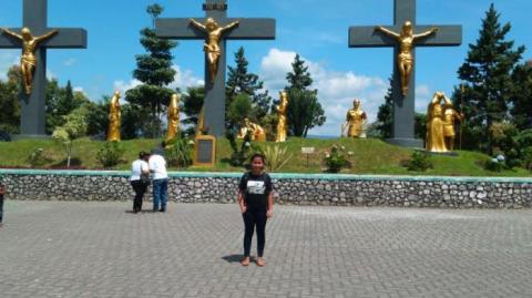 taman-wisata-iman-di-sidikalang-masjid-gereja-kuil-vihara-simbol-keberagaman