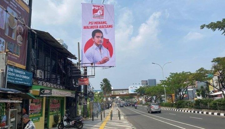 pasang-baliho-kaesang-di-depok-psi-dirujak-warganet-ngakunya-anti-politik-dinasti