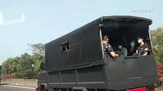 polisi-buru-pembuat-video-hoaks-truk-tni-angkut-wn-china
