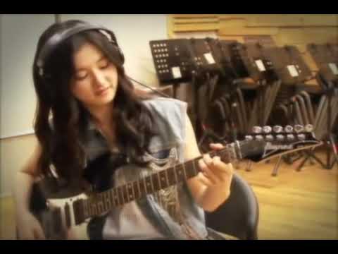 Foto foto Gitaris Cewek Yang Alinya GirlBand Cantik Abis gann suerr!!!!!