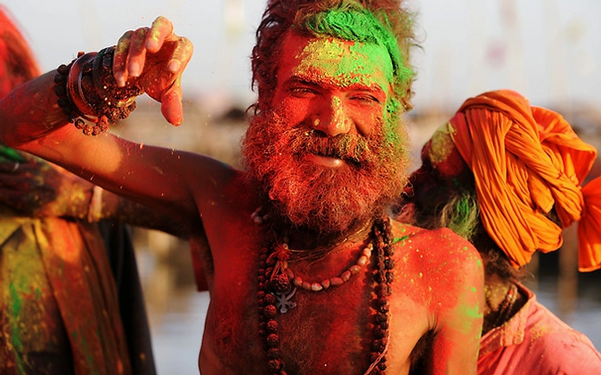 Serunya Festival Lempar Bubuk Warna di India