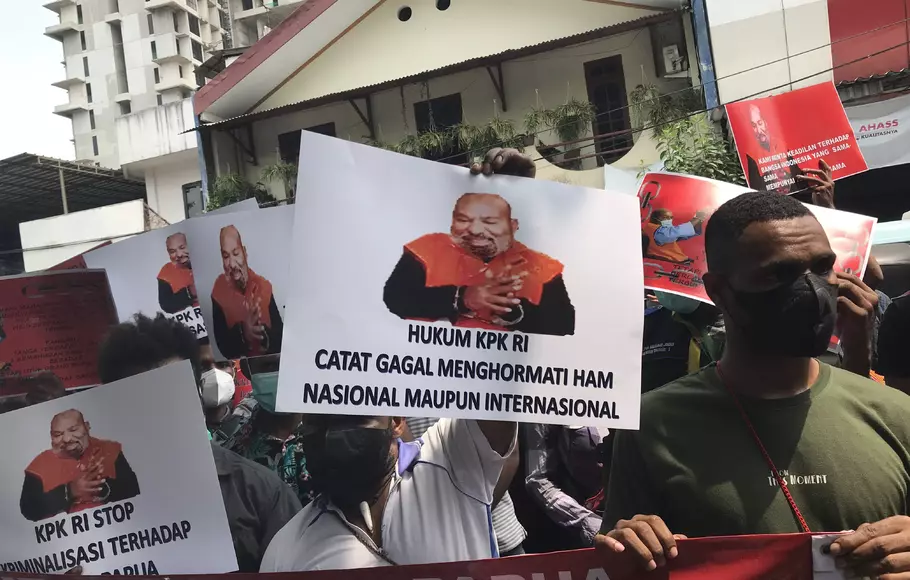 Jelang Sidang Praperadilan Lukas Enembe, Front Mahasiswa Papua Gelar Orasi