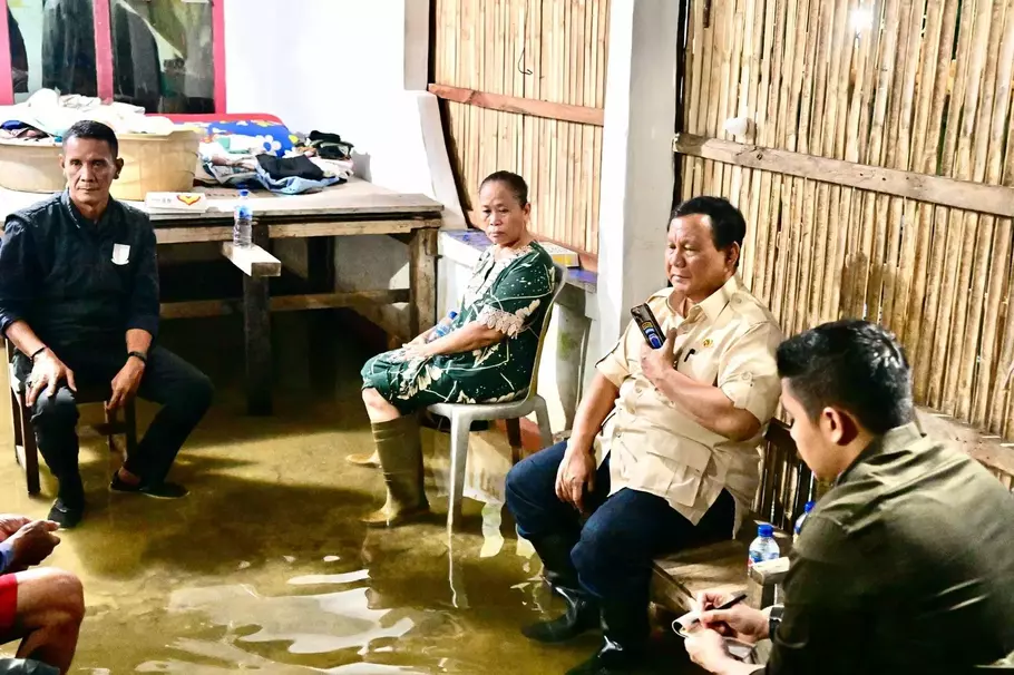 Warga Korban Banjir Bekasi Terharu Dikunjungi Prabowo