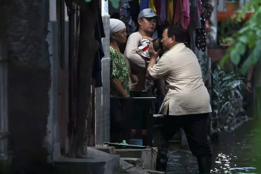 Warga Korban Banjir Bekasi Terharu Dikunjungi Prabowo