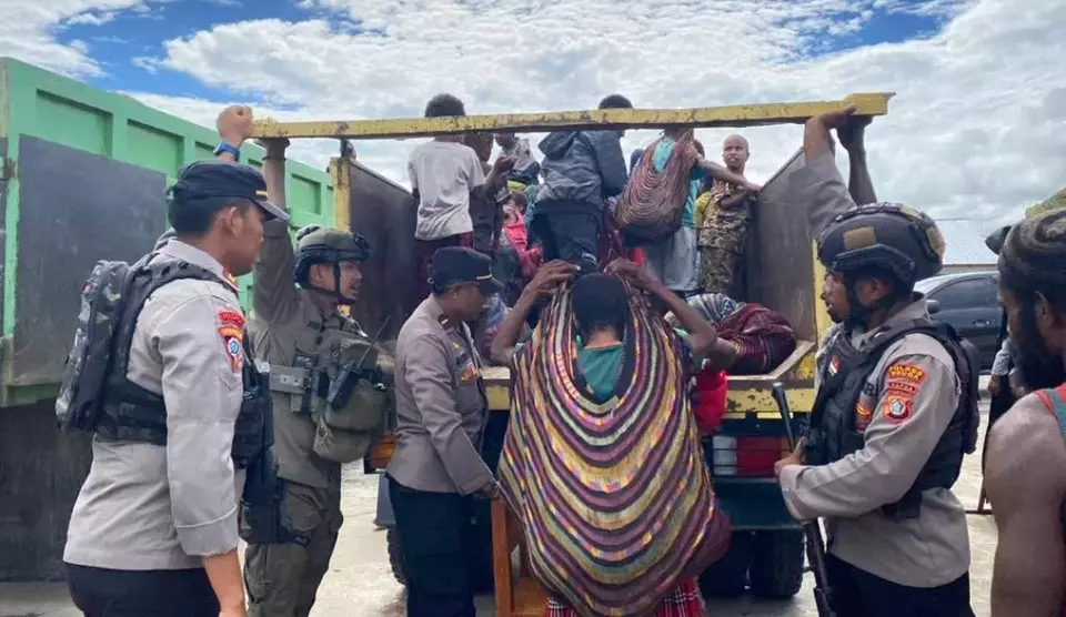 teror-kkb-mereda-ratusan-pengungsi-nogolait-kembali-ke-kampung-halamannya