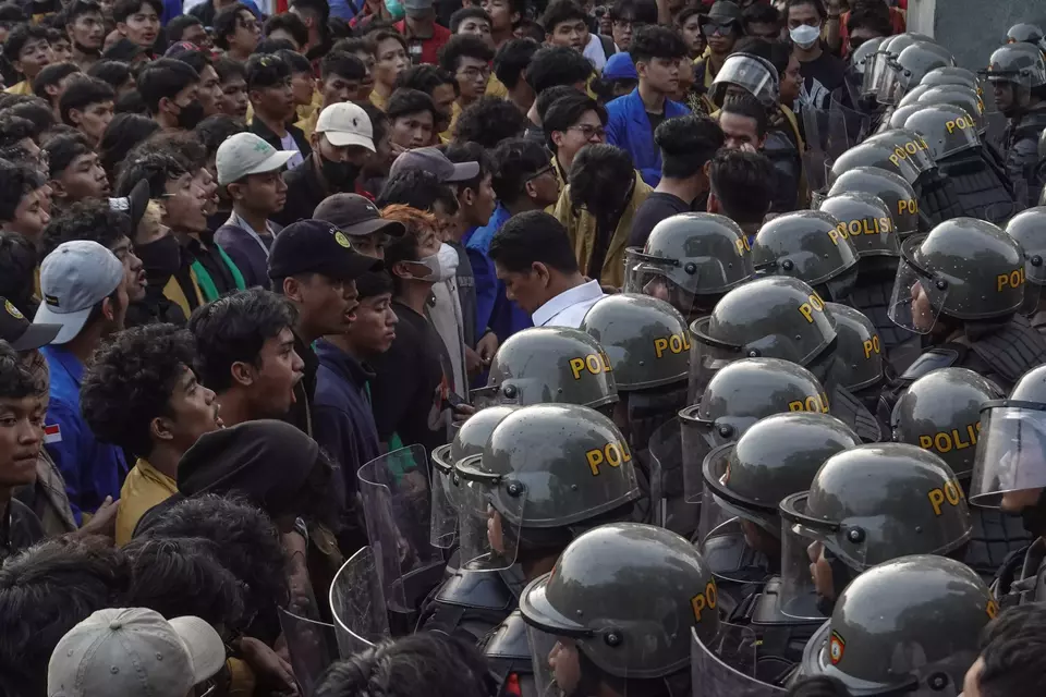 DPR Disterilkan, Ribuan Polisi Siap Hadapi Demo Senin Ini