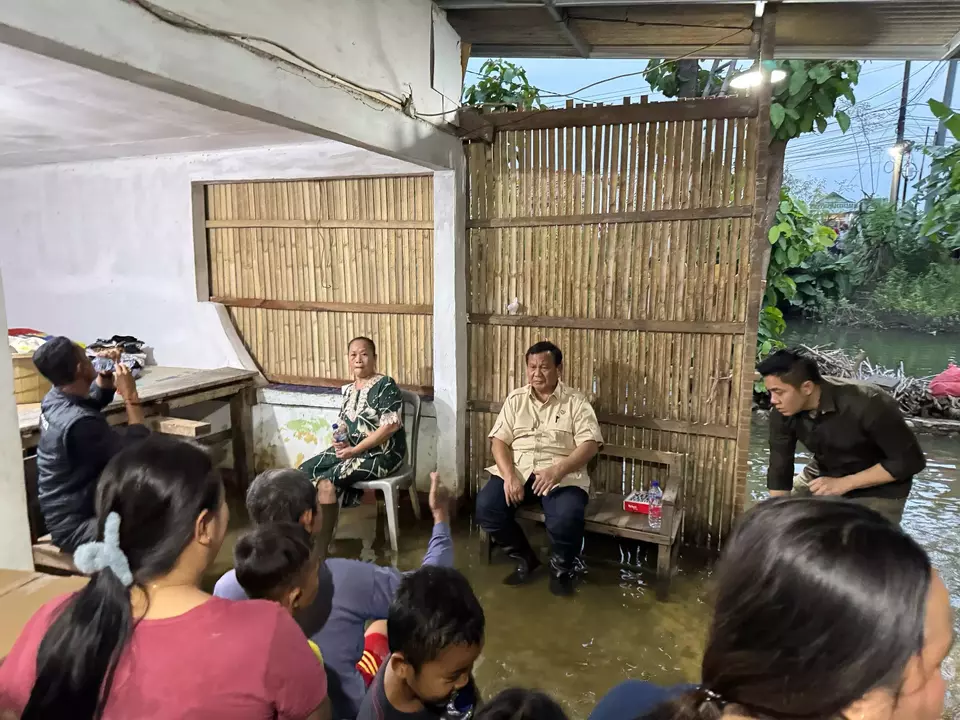 Warga Korban Banjir Bekasi Terharu Dikunjungi Prabowo