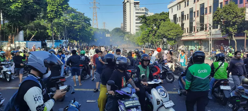 Rusuh Kwitang Berlanjut, Jalan Senen Ditutup Total