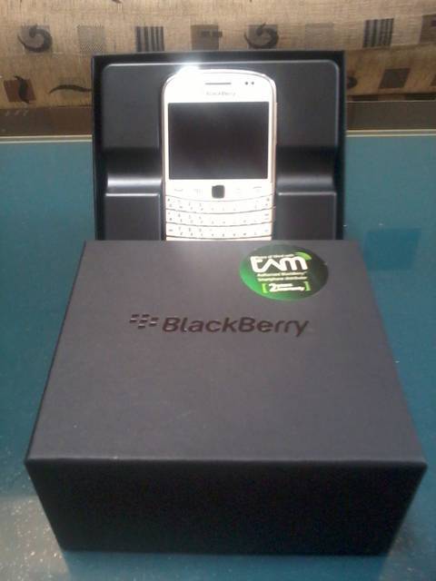 Blackberry dakota 9900 white second