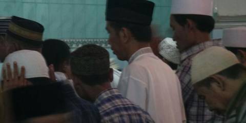 Tak Ada Sekat Antara RAKYAT dan PEJABAT (Salam 2 Jari)