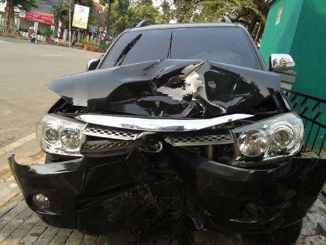 (Pic+ News)Toyota Fortuner B 666 DeViL menewaskan Crosser Vario di Kemang 