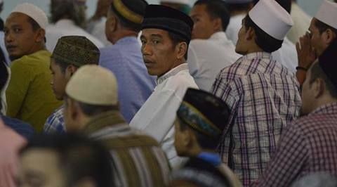 Tak Ada Sekat Antara RAKYAT dan PEJABAT (Salam 2 Jari)