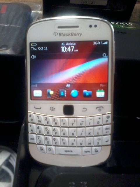 Blackberry dakota 9900 white second