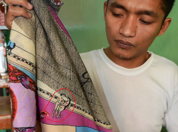 mui-kutuk-peredaran-hijab-motif-wanita-telanjang