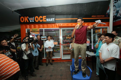 Resmikan OK OCE Mart, Sandiaga Borong Belanjaan