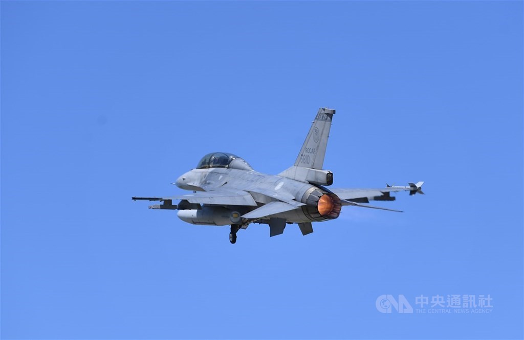 kanopi-pesawat-f-16-viper-taiwan-terlepas-di-udara-pilot-selamat