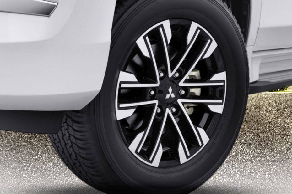 New Pajero Sport Vs Toyota Fortuner, Apa Saja Perbedaannya?