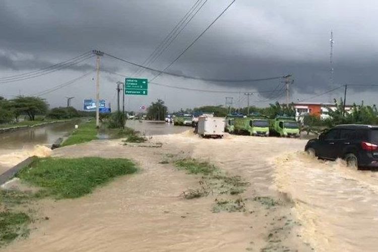 Kacau! Tol Cipali Ambles Ditambah Pantura Banjir, Ini Efeknya
