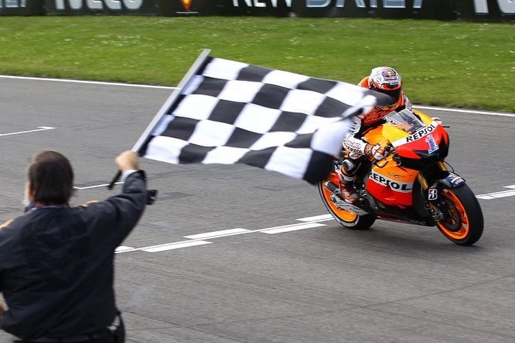 Red Flag Sampai Black Flag,Inilah Arti Warna Bendera Yang Dikibarkan Dalam Moto GP