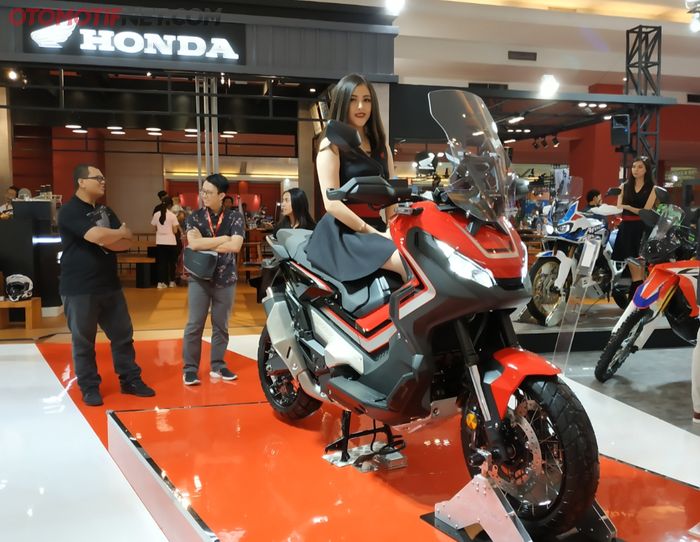 Cerita Usher Cantik di Pameran Otomotif Kemayoran, Dari Resiko Kerjaan Sampai Gaji