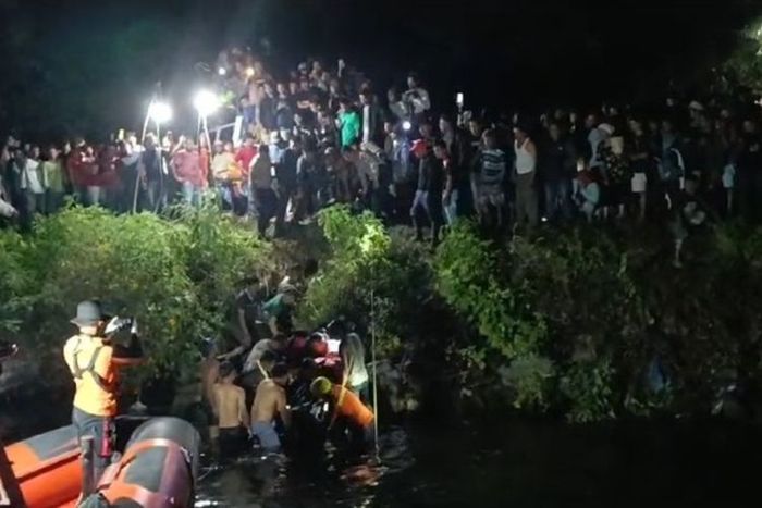 Kijang Innova Aparat Desa Ditelan Danau Toba, Pak Kades Korban Tewas