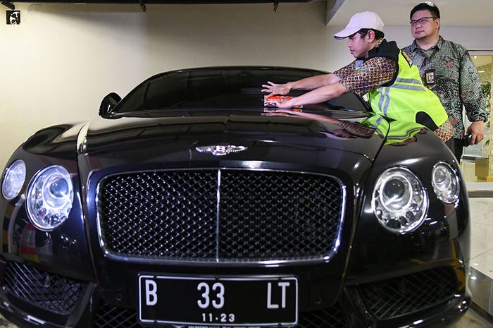 Petugas Samsat Kini Jadi Debt Collector, Satroni Rumah Pemilik Motor dan Mobil