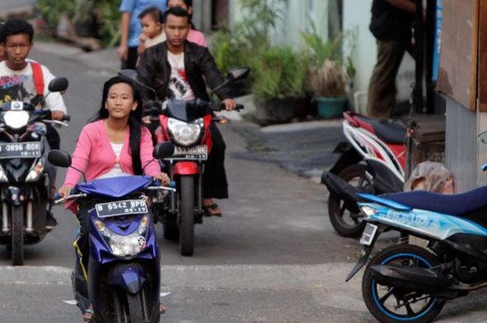 Hal-hal Berbahaya yang Seringkali Dilakukan Pengendara Motor, Apa Saja?