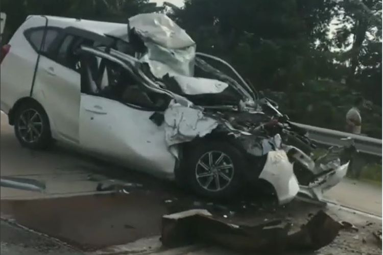 Petaka Tol Jagorawi, Mesin Hingga Kabin Toyota Calya Terpotong, Telan Nyawa Mahasiswa