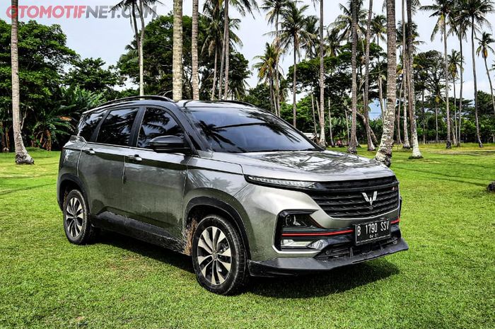 mobil-china-berani-mahal-harga-wuling-almaz-dan-harga-wuling-almaz-rs-berbeda