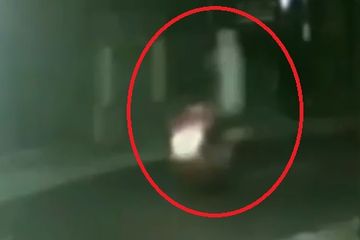 Video Pemotor Terekam Kamera CCTV Bonceng Pocong, Satpam Komplek Kocar-kacir