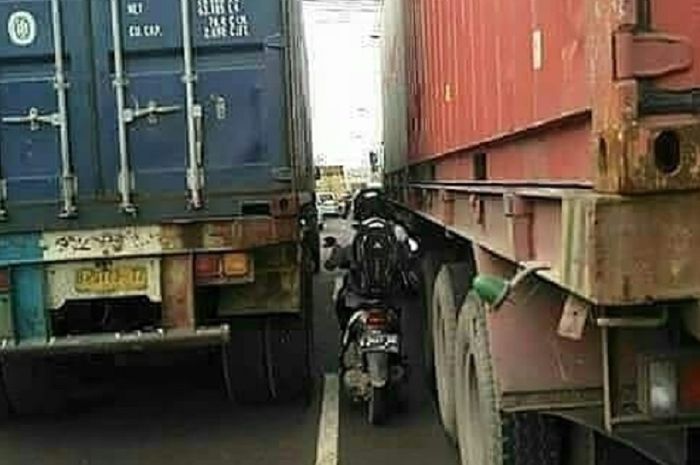 Hal-hal Berbahaya yang Seringkali Dilakukan Pengendara Motor, Apa Saja?
