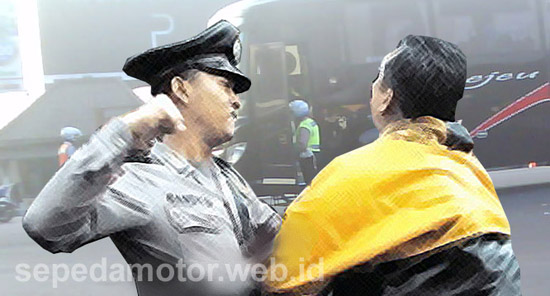 &#91; Lagi &#93; Arogansi Iringan Pengawalan Polisi di jl alternatif cibubur