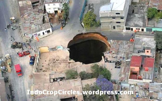 Fenomena Lubang Menganga “Sinkhole”, Tanah Amblas ke Dalam Bumi