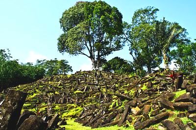 Misteri Batu Megalith “Gunung Padang” di Jawa Barat, “Stone Henge” Versi Indonesia (G