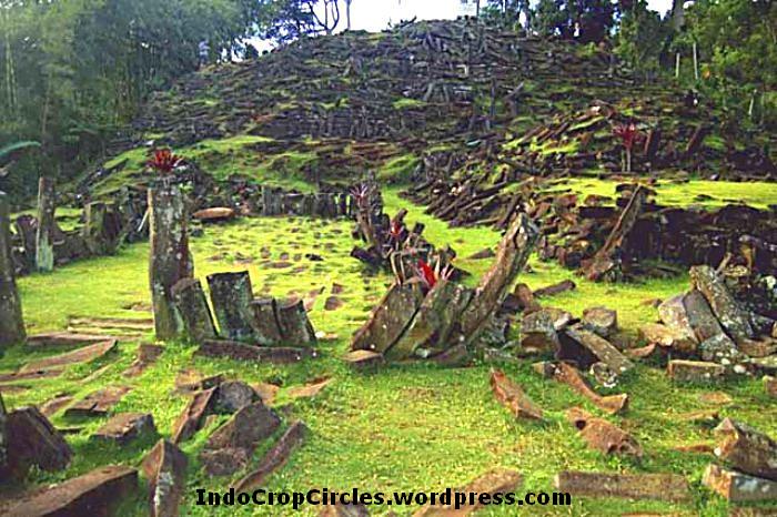 Misteri Batu Megalith “Gunung Padang” di Jawa Barat, “Stone Henge” Versi Indonesia (G