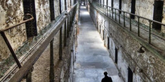 10 Tempat Paling Misterius & Angker Di Dunia