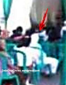 Tertangkap Kamera: 3 Pocong Hadiri Pernikahan di Magelang
