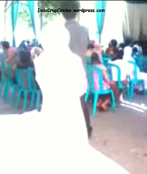 Tertangkap Kamera: 3 Pocong Hadiri Pernikahan di Magelang